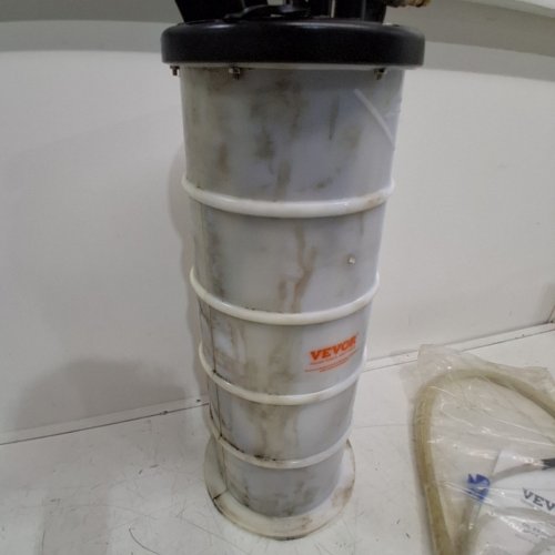 VEVOR MANUAL FLUID OIL EXTRACTOR - 6.5 LITERS/1.74 GALLONS - WHITE (MODEL: YS-087) image 3