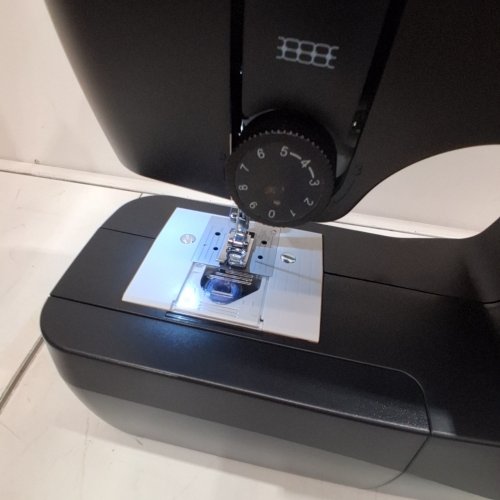 SINGER LIGHTWEIGHT & PORTABLE SEWING MACHINE WITH 45 STITCH APPLICATIONS - BLACK (MODEL: M1150) image 2