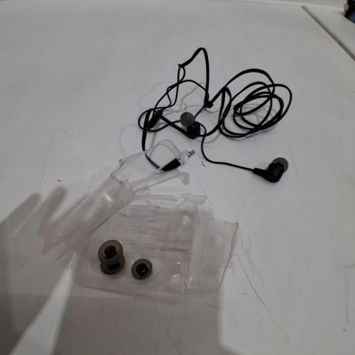 ONN WIRED IN-EAR EARBUDS WITH MICROPHONE - BLACK image 3