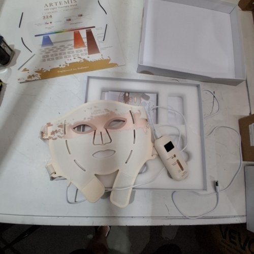 RENPHO ARTEMIS LED LIGHT THERAPY MASK WITH 3 WAVE LENGTHS - WHITE/PINK image 3