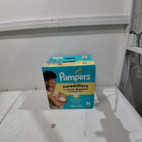 136 COUNT PAMPERS SWADDLERS DIAPERS NEWBORN/SIZE 0 (< 10 LB / < 4.5 KGS ) image 2