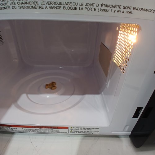 FRIGIDAIRE RETRO MICROWAVE OVEN - 0.7CU.FT - 700W - BLACK/GOLD (MODEL: EMW788-BLACKGLD) image 3