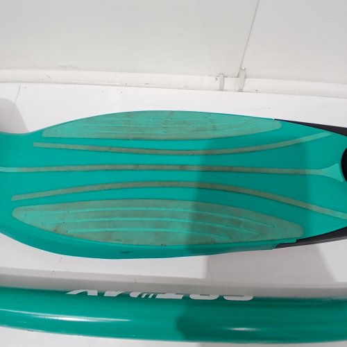 KID'S GOTRAX HEIGHT ADJUSTABLE KICK SCOOTER WITH LED LIGHTED WHEELS - 100LBS MAX - GREEN (MODEL: GT-KS1) image 3