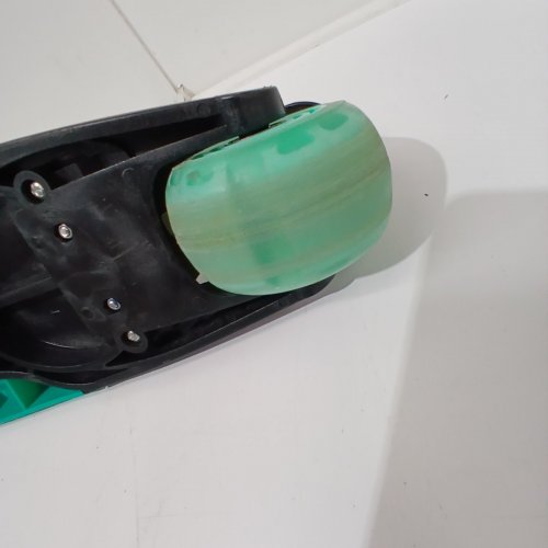 KID'S GOTRAX HEIGHT ADJUSTABLE KICK SCOOTER WITH LED LIGHTED WHEELS - 100LBS MAX - GREEN (MODEL: GT-KS1) image 4