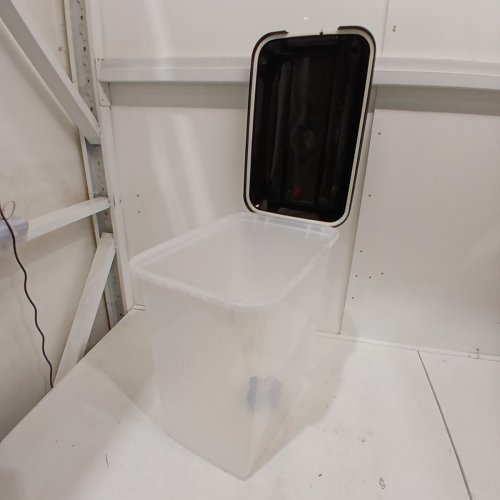 IRIS AIRTIGHT PET FOOD STORAGE CONTAINER, BLACK - 33QT (MODEL: MP-8) image 2
