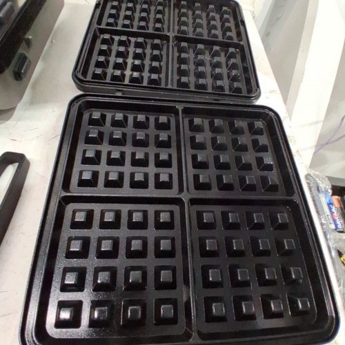 CUISINART 2-IN-1 BELGIAN WAFFLE MAKER WITH PANCAKE PLATE - STAINLESS STEEL (MODEL: WAF-350C) image 4