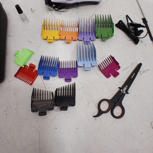 21PC WAHL COLOUR PRO CORD/CORDLESS HAIRCUT AND BEAR TRIM KIT - 2.5HR RUN TIME (MODEL: 1656565 / 3303) image 4