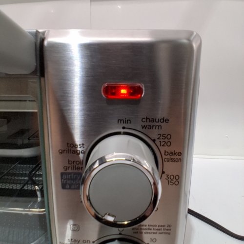 BLACK + DECKER CRISP 'N BAKE AIR FRY TOASTER OVEN - STAINLESS STEEL (MODEL: ‎TO3217SSC) image 3
