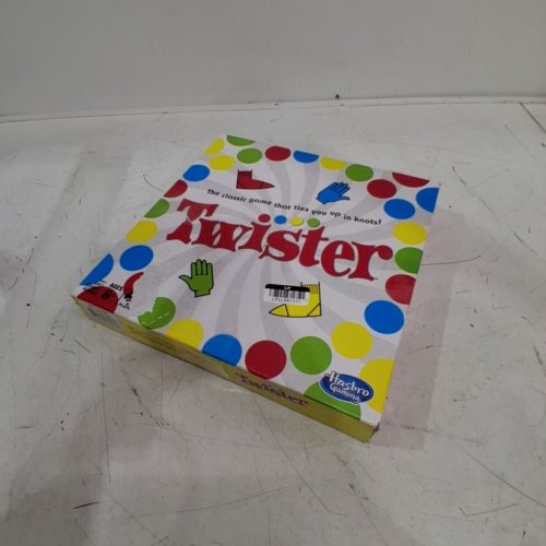 HASBRO CLASSIC TWISTER Party Game  - AGE 6+ 2-4 Players image 4