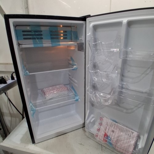 FRIGIDAIRE 3.2 CU. FT. RETRO MINI FRIDGE - BLACK - (MODEL: EFR376-BLACK-6COM) image 3