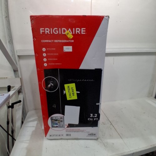 FRIGIDAIRE 3.2 CU. FT. RETRO MINI FRIDGE - BLACK - (MODEL: EFR376-BLACK-6COM) image 10