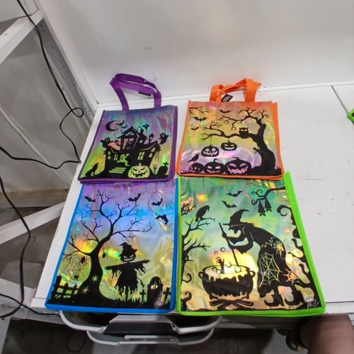 4 ASSORTED HALLOWEEN REUSABLE TRICK OR TREAT TOTE BAGS - MULTICOLOUR image 2