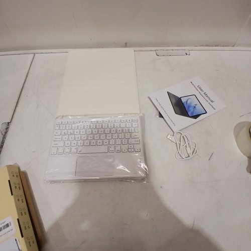 CHESONA KEYBOARD FOR 11TH/10TH GEN IPADS - WHITE image 3