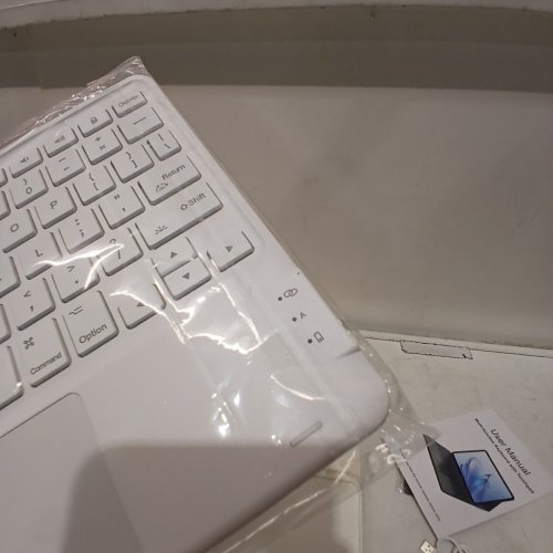 CHESONA KEYBOARD FOR 11TH/10TH GEN IPADS - WHITE image 4