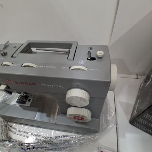 SINGER 4452 HIGH SPEED HEAVY DUTY SEWING MACHINE WITH ACCESSORIES - GREY (MODEL: 4452) image 5