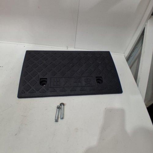 RUBBER CURB PORTABLE RAMP - 10.5" X 19.75" X 3" - BLACK image 2
