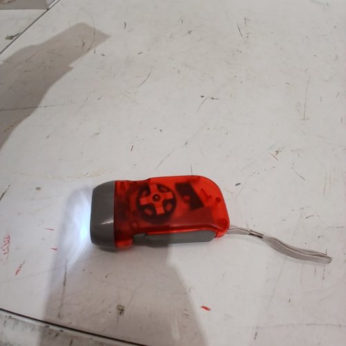 HAND-PRESSING POWERED FLASHLIGHT - RED image 3