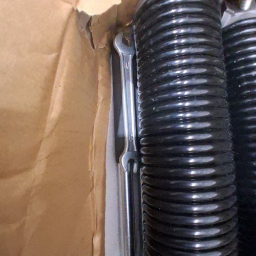 VEVOR GARAGE DOOR ELECTROPHORESIS COATED TORSION SPRINGS LEFT AND RIGHT WITH NON-SLIP WINDING BARS - 0.25" X 2" X 30" (MODEL: GZ-30) image 3