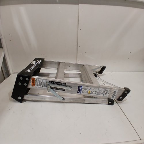 LOUISVILLE STEP LADDER - 300LB MAX - 2FT - ALUMINUM image 3