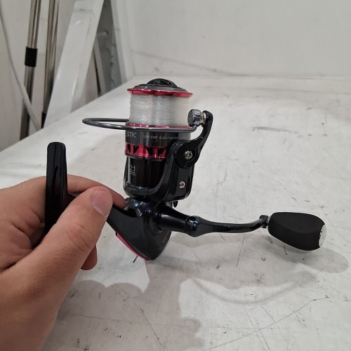 BPS EXTREME STK SPINNING REEL, LEFT HAND RETRIEVE - 5.2:1 GEAR RATIO - BLACK/PINK (MODEL: EXTS30) image 2
