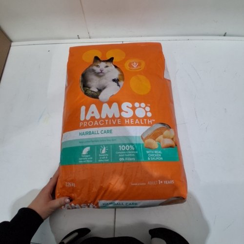IAMS PROACTIVE HEALTH ADULT HAIRBALL CARE DRY CAT FOOD, CHICKEN AND SALMON, 7.26KG/16LBS BAG image 2