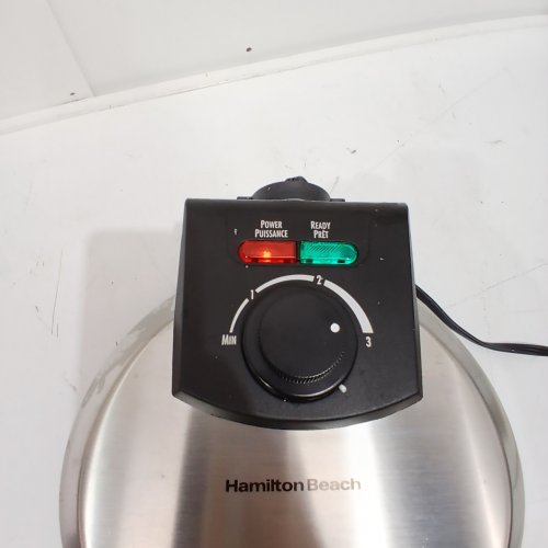 HAMILTON BEACH FLIP STYLE BELGIAN WAFFLE MAKER WITH REMOVABLE TRAY AND NONSTICK PLATES - STAINLESS STEEL (MODEL: 26010C) image 2