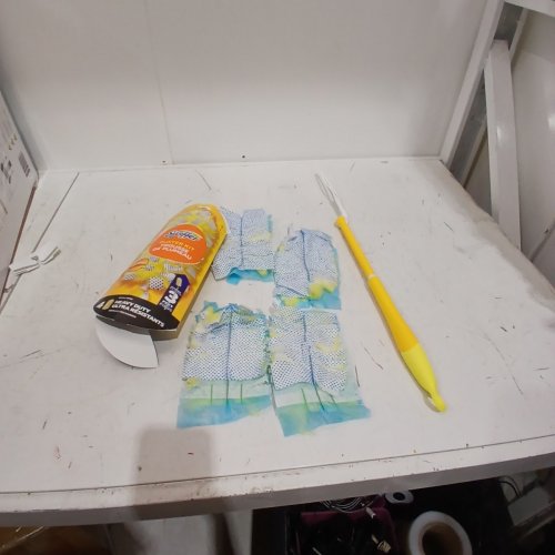 SWIFFER DUSTERS 360 EXTENDABLE HANDLE STARTER KIT - YELLOW image 2