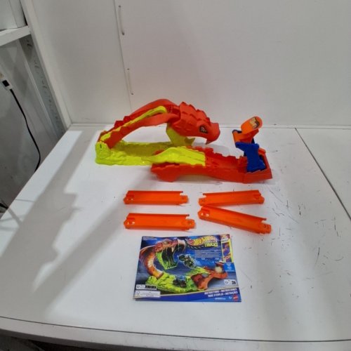 HOT WHEELS MONSTER TRUCKS SNAKE SLAM TAKEDOWN TRACK PLAYSET - ORANGE/GREEN (MODEL: JJN44) image 2