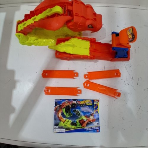 HOT WHEELS MONSTER TRUCKS SNAKE SLAM TAKEDOWN TRACK PLAYSET - ORANGE/GREEN (MODEL: JJN44) image 3