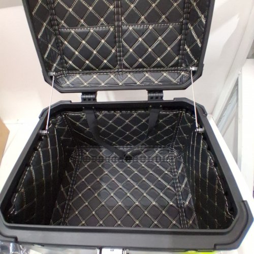 VEVOR MOTORCYCLE TOP CASE ALUMINUM ALLOY WATERPROOF DETACHABLE MOTORCYCLE TRUNK WITH LOCK - 45L - BLACK (MODEL: 45L-B) image 3