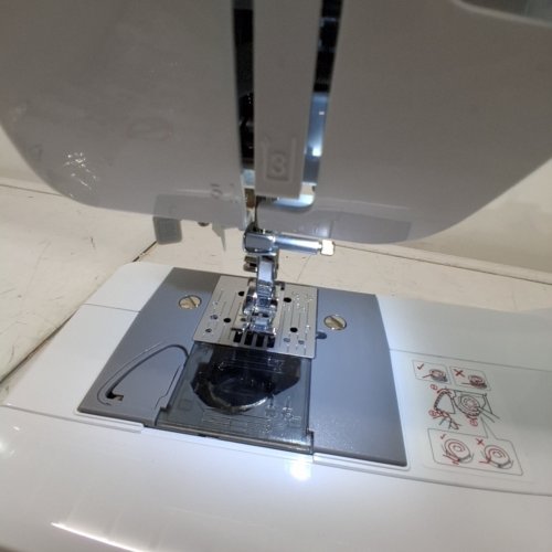 BROTHER LIGHTWEIGHT FULL-FEATURED ELECTRIC SEWING MACHINE - WHITE (MODEL: XM2701) image 2