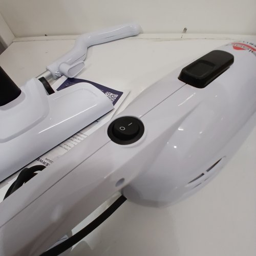 BISSELL FEATHERWEIGHT 3-IN-1 STICK / HAND VACUUM CLEANER - WHITE (MODEL: 2033J) image 2