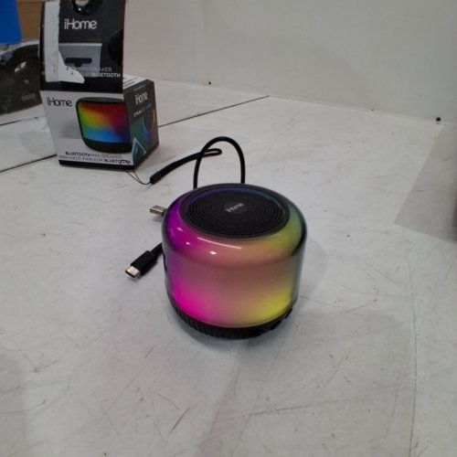 IHOME VERSAINSECT TOOTH SPEAKER WITH COLOR CHANGING LIGHTS (MODEL:IBT64BZ) image 2