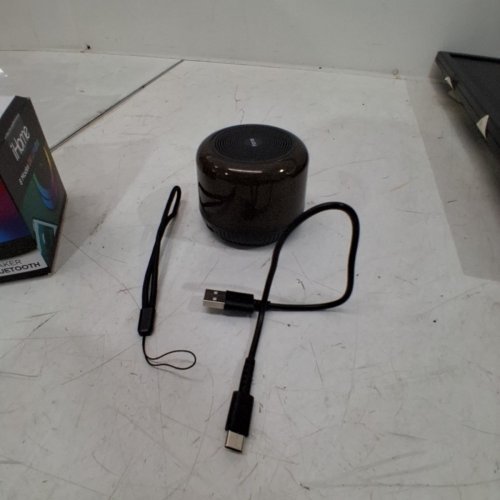 IHOME VERSAINSECT TOOTH SPEAKER WITH COLOR CHANGING LIGHTS (MODEL:IBT64BZ) image 4