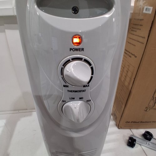 PELONIS PORTABLE ELECTRIC OIL FILLED RADIATOR WITH CASTOR WHEELS AND TIP OVER PROTECTION - 1500W - 120V - 250SQFT - WHITE (MODEL: PHO15A2AGW) image 2