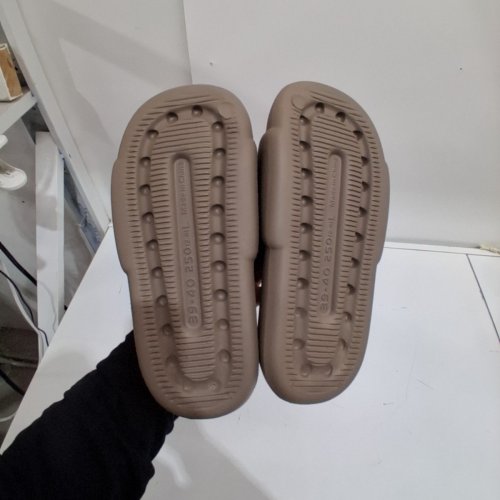 UNISEX MELLOW SOFT CLOUD SLIDES / SLIPPERS - MEN'S: 6-7 / WOMEN'S: 8-9.5 - TAUPE (MODEL : ML05) image 4