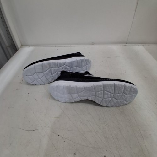 WOMEN'S SKECHERS BOUNTIFUL SWIFT FIT SHOE - SIZE 8 - BLACK image 3