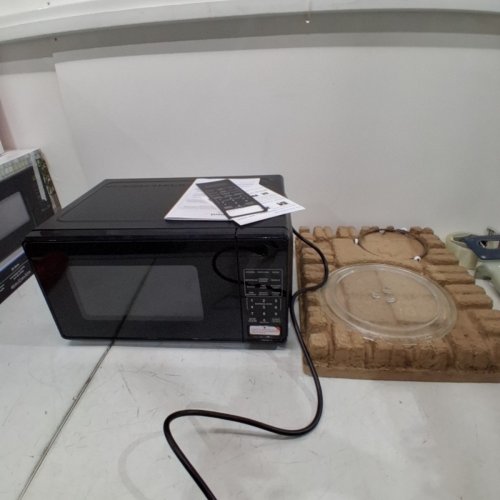 MAINSTAYS COUNTERTOP MICROWAVE OVEN - 0.7 CU FT - 700W - BLACK (MODEL: MSCMVB07BK-L2) image 3