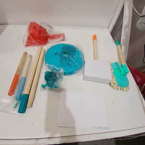 BATTAT KID'S CLEANING PRETEND PLAY KIT SWEEP N' CLEAN - MULTICOLOR (MODEL: BT4732CIZ) image 2