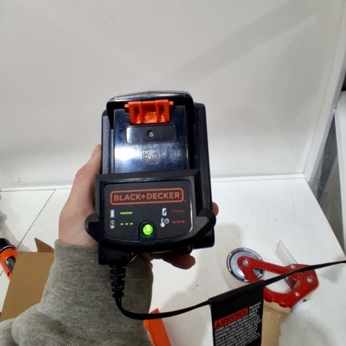 BLACK AND DECKER CORDLESS STRING TRIMMER/EDGER WITH BATTERY - 10" - 20 V MAX - BLACK/ORANGE (MODEL: LST201) image 2