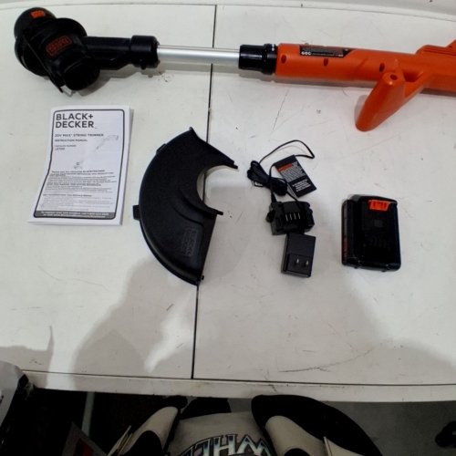 BLACK AND DECKER CORDLESS STRING TRIMMER/EDGER WITH BATTERY - 10" - 20 V MAX - BLACK/ORANGE (MODEL: LST201) image 4