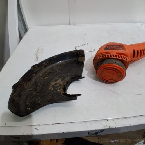 BLACK + DECKER CORDED ELECTRIC STRING TRIMMER - 13" PATH / 4.4AMP - ORANGE/BLACK (MODEL: ST7700) image 3