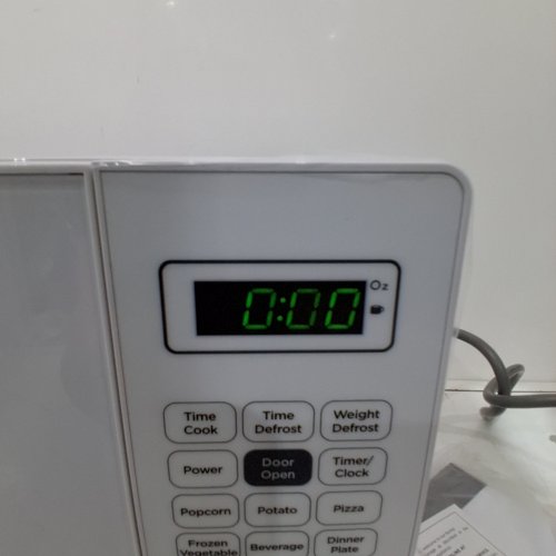 DANBY COUNTERTOP MICROWAVE - 0.7 CU. FT. - WHITE (MODEL: DBMW0721BWW) image 2