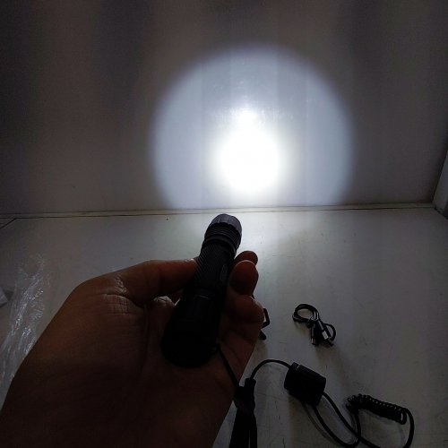 FEYACHI RECHARGEABLE TACTICAL FLASHLIGHT WITH PRESSURE SWITCH - 1500 LM - BLACK image 2