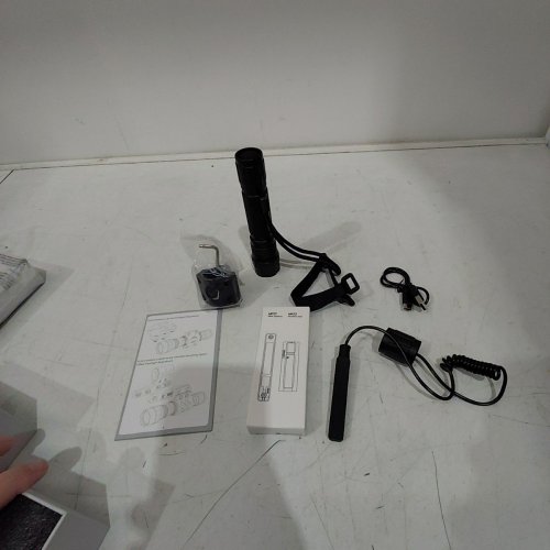 FEYACHI RECHARGEABLE TACTICAL FLASHLIGHT WITH PRESSURE SWITCH - 1500 LM - BLACK image 3