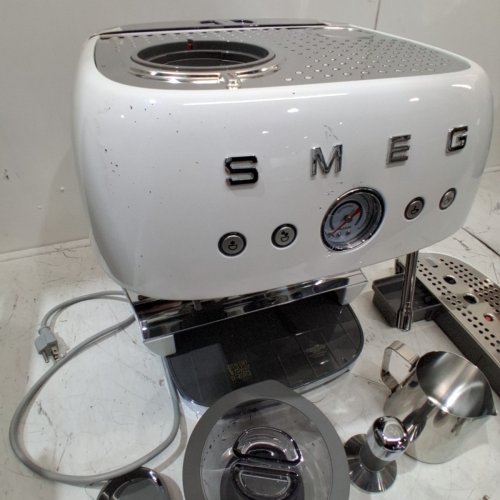 SMEG 50S RETRO STYLE SEMI-AUTOMATIC ESPRESSO COFFEE MACHINE - 14" X 14" X 18" - 120 V 1350W - WHITE (MODEL: EGF03WHUS) image 5