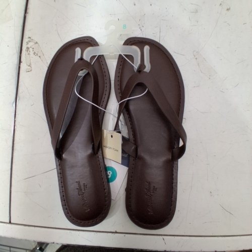 WOMENS UNIVERSAL THREADS SANDALS MEMORY FOAM FLIP FLOPS - SIZE 8 - BROWN image 2