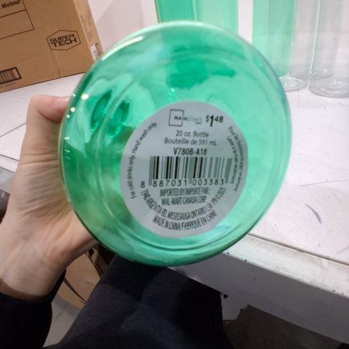 13 MAINSTAYS PLASTIC WATER BOTTLE WIRH STAINLESS STEEL SCREW CAP - 20OZ - ASSORTED COLORS (MODEL: V780B-A18) image 2