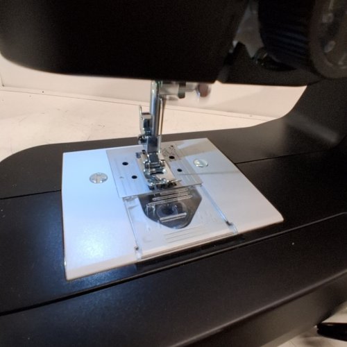 SINGER LIGHTWEIGHT & PORTABLE SEWING MACHINE WITH 45 STITCH APPLICATIONS - BLACK (MODEL: M1150) image 2