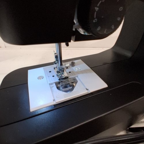 SINGER LIGHTWEIGHT & PORTABLE SEWING MACHINE WITH 45 STITCH APPLICATIONS - BLACK (MODEL: M1150) image 3